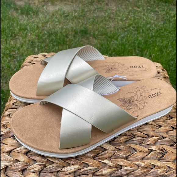 NEW IZOD Alyssa Metallic Champagne Gold Criss Cross Comfort Slide Sandal Size 11 - Picture 3 of 9